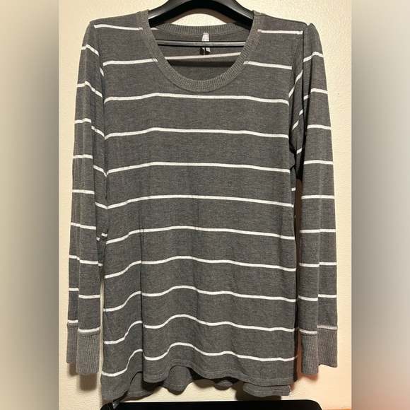 Vanity Grey w/ white stripe sweater- size xl - Picture 1 of 7